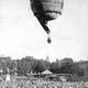 Fête Montgolfier 1933 (9) : Envol dun ballon, place du Champ de Mars