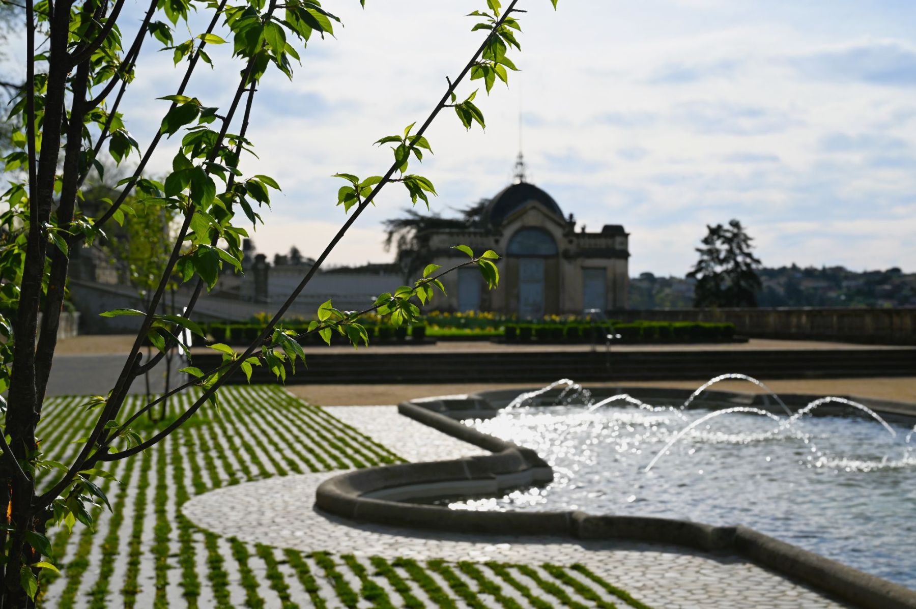 Vue du parc Mignot et des ses fontaines